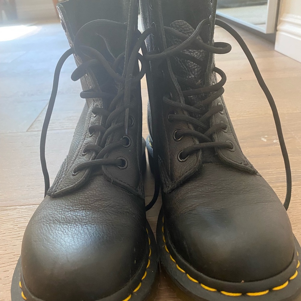 Dr. Martens Pascal Virginia 8-Eye Combat Boot Black